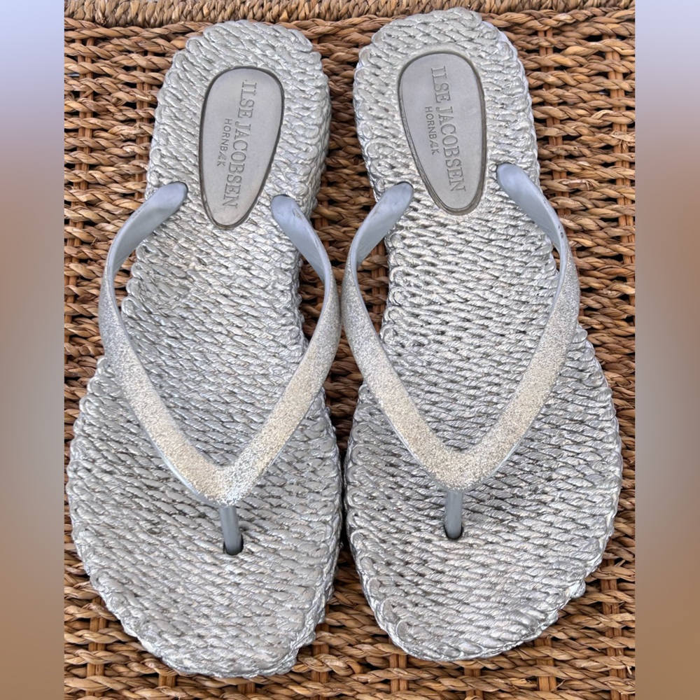 Ilse Jacobsen Hornbaek Cheerful 01 Flip Flops Silver with Silver Glitter Size 6